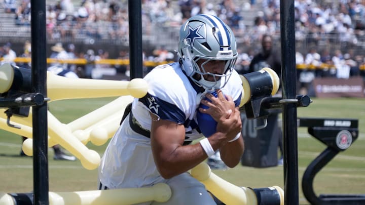 Dallas Cowboys tight end Brevyn Spann-Ford carries the ball at training camp at the River Ridge Fields.