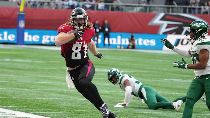 Former Atlanta Falcons tight end Hayden Hurst has stepped away from the game at 32 years old
