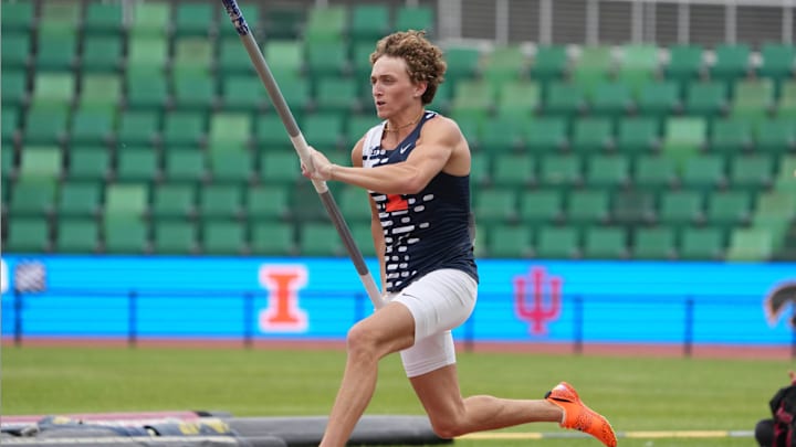 May 16, 2025; Eugene, OR, USA; Cody Johnston of Illinois wins the pole vault at 18-6 (5.64m) during the Big Ten Championships at Hayward Field. Mandatory Credit: Kirby Lee-Imagn Images May 16, 2025; Eugene, OR, USA; Cody Johnston of Illinois wins the pole vault at 18-6 (5.64m) during the Big Ten Championships at Hayward Field. Mandatory Credit: Kirby Lee-Imagn Images