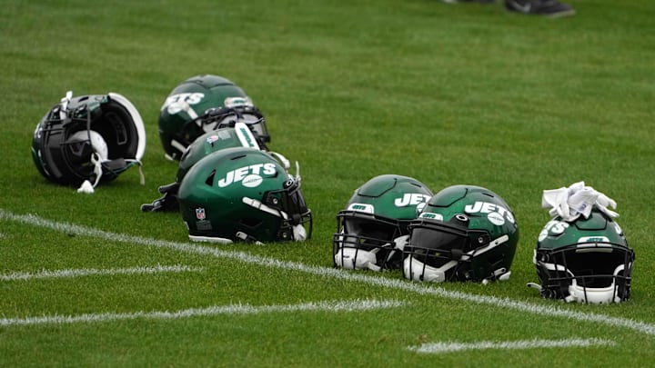 Oct 8, 2021; Ware, England, United Kingdom; New York Jets helmets are seen during a practice at the Manor Marriott Hotel and Country Club. Mandatory Credit: Kirby Lee-Imagn Images Oct 8, 2021; Ware, England, United Kingdom; New York Jets helmets are seen during a practice at the Manor Marriott Hotel and Country Club. Mandatory Credit: Kirby Lee-Imagn Images