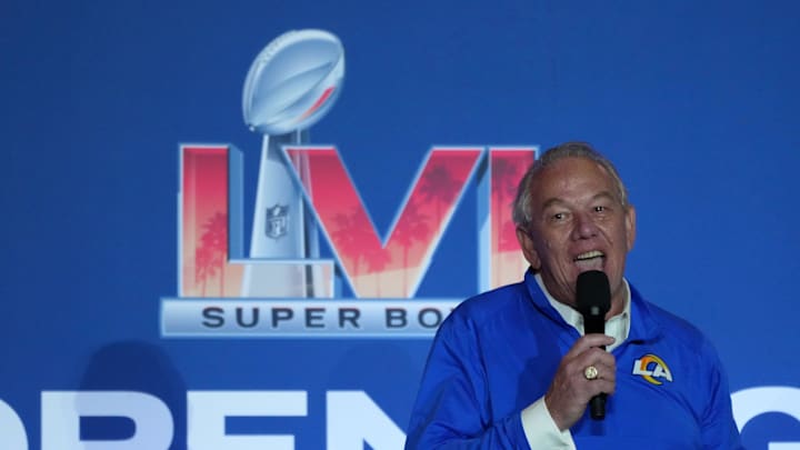 Feb 7, 2022; Westlake Village, CA, USA; Los Angeles Rams public address announcer Sam Lagana speaks during Super Bowl LVI Opening Night at Oaks Christian High School. Mandatory Credit: Kirby Lee-Imagn Images Feb 7, 2022; Westlake Village, CA, USA; Los Angeles Rams public address announcer Sam Lagana speaks during Super Bowl LVI Opening Night at Oaks Christian High School. Mandatory Credit: Kirby Lee-Imagn Images