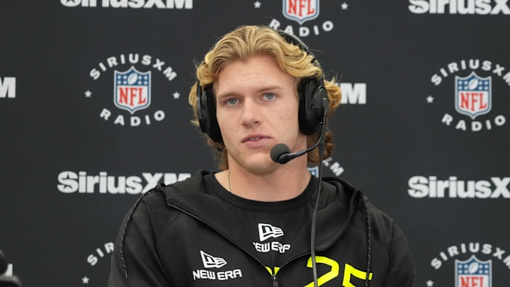 Feb 26, 2025; Indianapolis, IN, USA; UCLA linebacker Carson Schwesinger (LB25) during the 2025 NFL Scouting Combine at the Indiana Convention Center. Mandatory Credit: Kirby Lee-Imagn Images Feb 26, 2025; Indianapolis, IN, USA; UCLA linebacker Carson Schwesinger (LB25) during the 2025 NFL Scouting Combine at the Indiana Convention Center. Mandatory Credit: Kirby Lee-Imagn Images