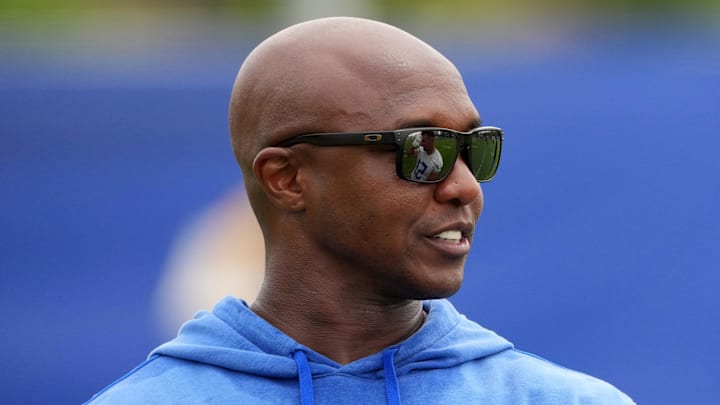 May 28, 2025; Woodland Hills, CA, USA; Los Angeles Rams inside linebackers coach Greg Williams during organized team activities at Rams Practice Facility. Mandatory Credit: Kirby Lee-Imagn Images