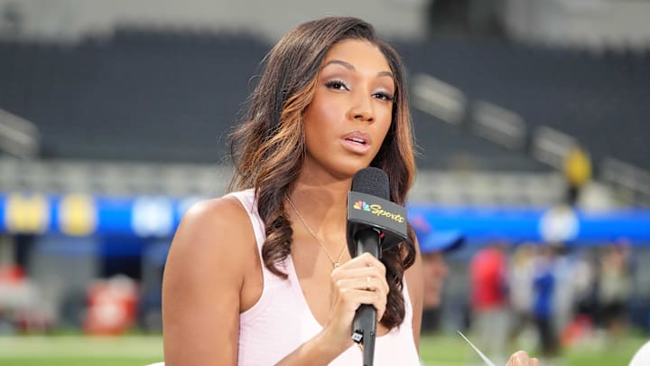 Maria Taylor speaks before a 2022 game between the Bills and Rams.