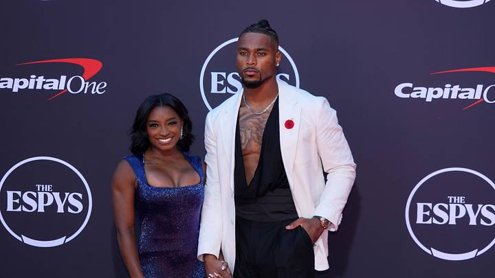 Simone Biles (left) and Jonathan Owens pose on the ESPYs red carpet at the Dolby Theatre. Simone Biles (left) and Jonathan Owens pose on the ESPYs red carpet at the Dolby Theatre.