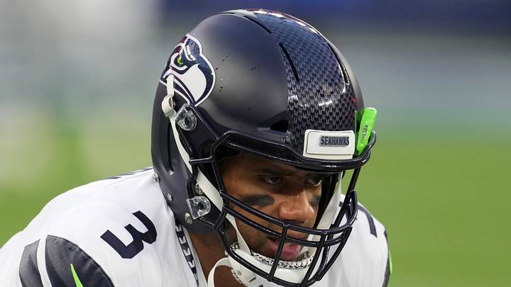 Seattle Seahawks quarterback Russell Wilson prepares to take the snap against the Los Angeles Rams.