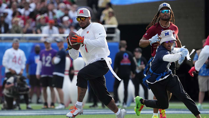 Feb 2, 2025; Orlando, FL, USA; AFC wide receiver Ja'Marr Chase of the Cincinnatti Bengals (1) catches the ball against NFC return specialist KaVontae Turpin of the Dallas Cowboys (9)during the 2025 Pro Bowl Games at Camping World Stadium. Mandatory Credit: Kirby Lee-Imagn Images Feb 2, 2025; Orlando, FL, USA; AFC wide receiver Ja'Marr Chase of the Cincinnatti Bengals (1) catches the ball against NFC return specialist KaVontae Turpin of the Dallas Cowboys (9)during the 2025 Pro Bowl Games at Camping World Stadium. Mandatory Credit: Kirby Lee-Imagn Images