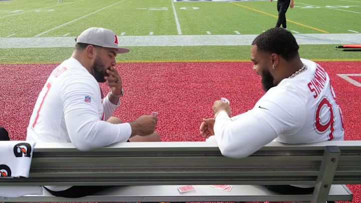 Feb 2, 2025; Orlando, FL, USA; AFC lineman Cameron Heyward of the Pittsburgh Steelers (97) and lineman Jeffery Simmons of the Tennessee Titans (98) play cards on the bench during the 2025 Pro Bowl Games at Camping World Stadium. Mandatory Credit: Kirby Lee-Imagn Images