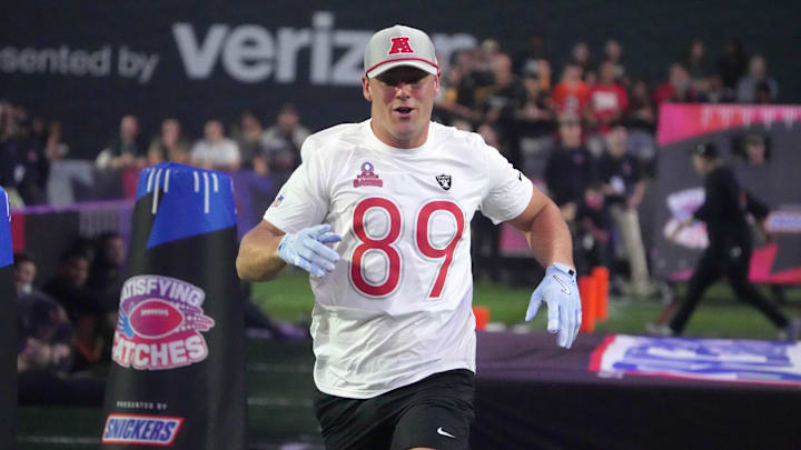 Jan 30, 2025; Orlando, FL, USA; AFC tight end Brock Bowers of the Las Vegas Raiders (89) during the Satisfying Catches event during the Pro Bowl Skills Challenge at Nicholson Fieldhouse. Mandatory Credit: Kirby Lee-Imagn Images Jan 30, 2025; Orlando, FL, USA; AFC tight end Brock Bowers of the Las Vegas Raiders (89) during the Satisfying Catches event during the Pro Bowl Skills Challenge at Nicholson Fieldhouse. Mandatory Credit: Kirby Lee-Imagn Images