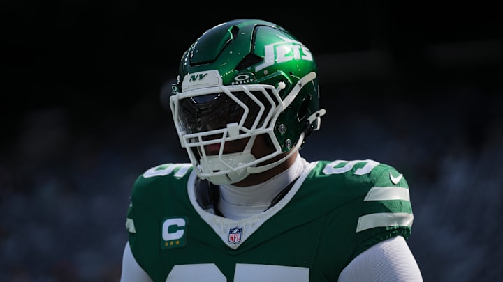 New York Jets defensive lineman Quinnen Williams (95) warms up before a game against the Carolina Panthers at MetLife Stadium, Oct 19, 2025, East Rutherford, NJ, USA.
