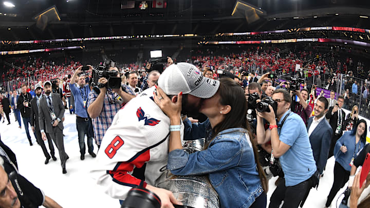 Alex Ovechkin and his wife kiss at the 2018 NHL Stanley Cup Final - Game Five