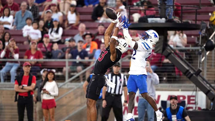 Oct 19, 2024; Stanford, California, USA; Stanford Cardinal wide receiver Elic Ayomanor (left) catches a touchdown pass against Southern Methodist Mustangs safety Cale Sanders Jr. (right) during the second quarter at Stanford Stadium. Mandatory Credit: Darren Yamashita-Imagn Images Oct 19, 2024; Stanford, California, USA; Stanford Cardinal wide receiver Elic Ayomanor (left) catches a touchdown pass against Southern Methodist Mustangs safety Cale Sanders Jr. (right) during the second quarter at Stanford Stadium. Mandatory Credit: Darren Yamashita-Imagn Images