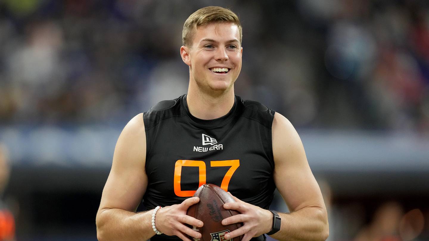NFL Insider Has Rare Will Howard Acclaim Amid Aaron Rodgers Storylines