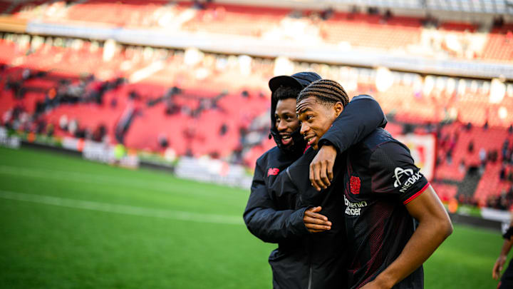 Jeanuel Belocian (rechts) ein Kandidat beim VfL Wolfsburg