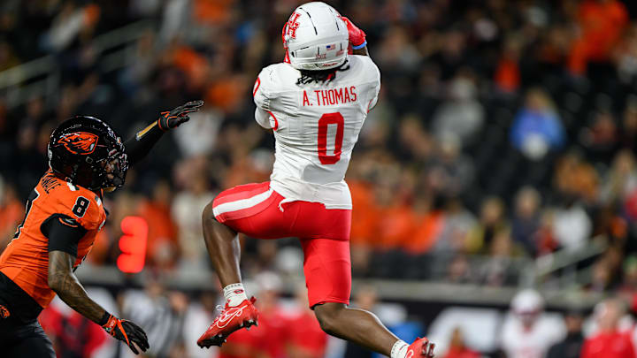 Sep 26, 2025; Corvallis, Oregon, USA; Houston Cougars wide receiver Amare Thomas (0) with a catch over the middle during the second quarter against the Oregon State Beavers at Reser Stadium. 