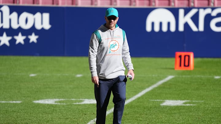 Miami Dolphins quarterbacks coach Darrell Bevell during practice