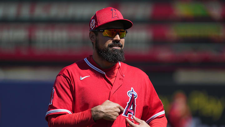 Los Angeles Angels third baseman Anthony Rendon (6)