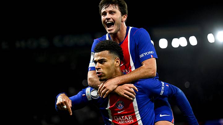 TOPSHOT-FBL-EUR-C1-PSG-BARCELONA