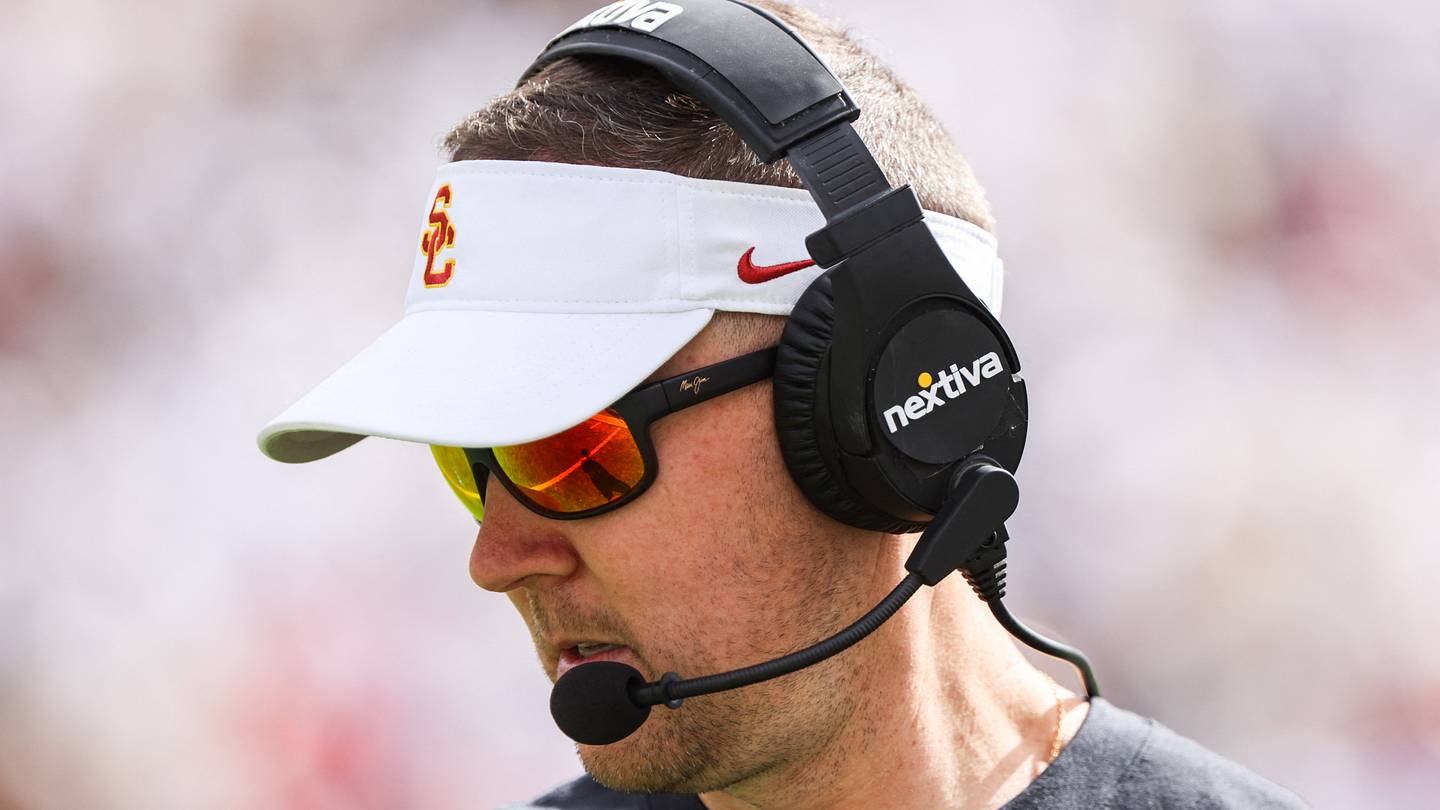 One Freshman's Emergence Solidifies USC Trojans Defensive Line Depth