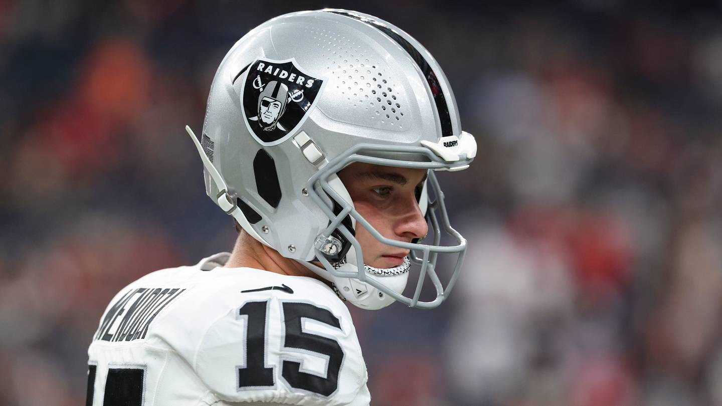 How Raiders' Mendoza Can Use Struggles to Advantage