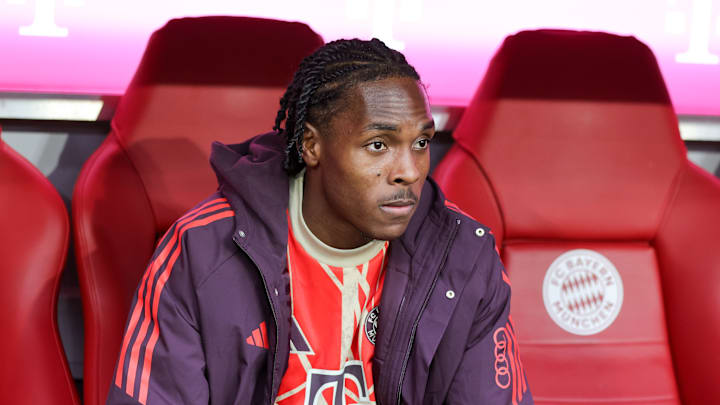 Mathys Tel on the bench against Union Berlin
