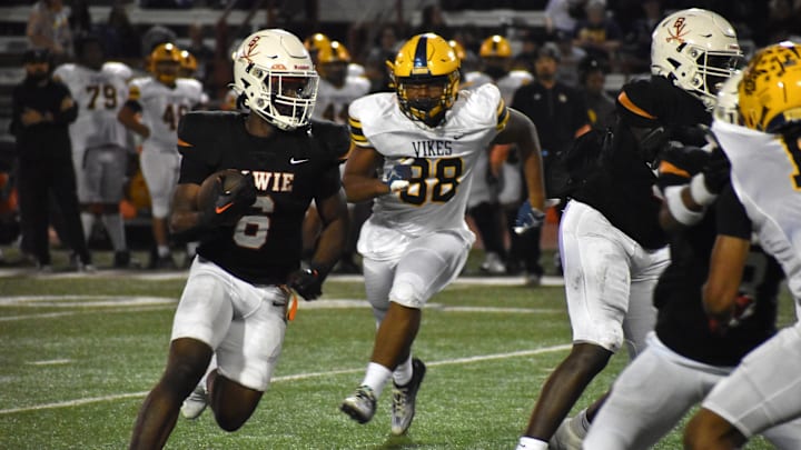 Arlington Bowie running back Darrion Bowers runs the ball against Arlington Lamar in the third quarter of a UIL football game at C.H. Wilemon Field on Friday, Nov. 1, 2024. 