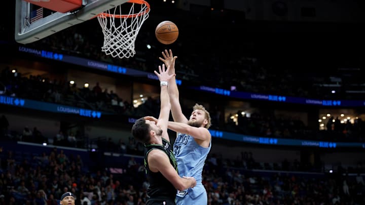 Jan 30, 2026; New Orleans, Louisiana, USA; Memphis Grizzlies center Jock Landale (31) shoots against New Orleans Pelicans forward Karlo Matkovic (17) during the first half at Smoothie King Center. Mandatory Credit: Matthew Hinton-Imagn Images