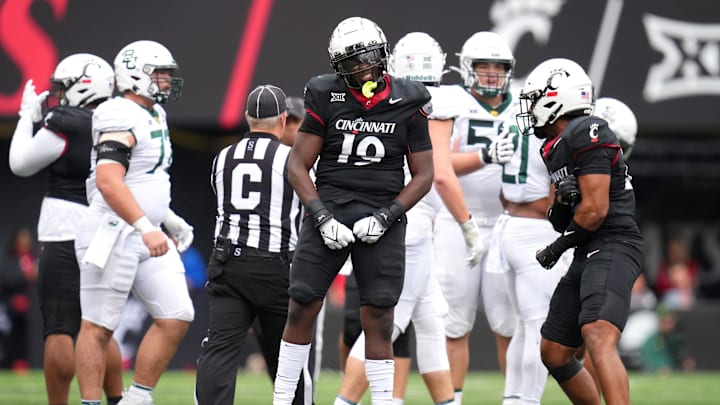 Oct 21, 2023; Cincinnati, Ohio, USA; Cincinnati Bearcats linebacker Tyler Gillison (19) reacts after