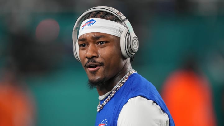 Jan 7, 2024; Miami Gardens, Florida, USA; Buffalo Bills wide receiver Stefon Diggs (14) warms-up before the game against the Miami Dolphins at Hard Rock Stadium. Mandatory Credit: Jim Rassol-USA TODAY Sports Jan 7, 2024; Miami Gardens, Florida, USA; Buffalo Bills wide receiver Stefon Diggs (14) warms-up before the game against the Miami Dolphins at Hard Rock Stadium. Mandatory Credit: Jim Rassol-USA TODAY Sports