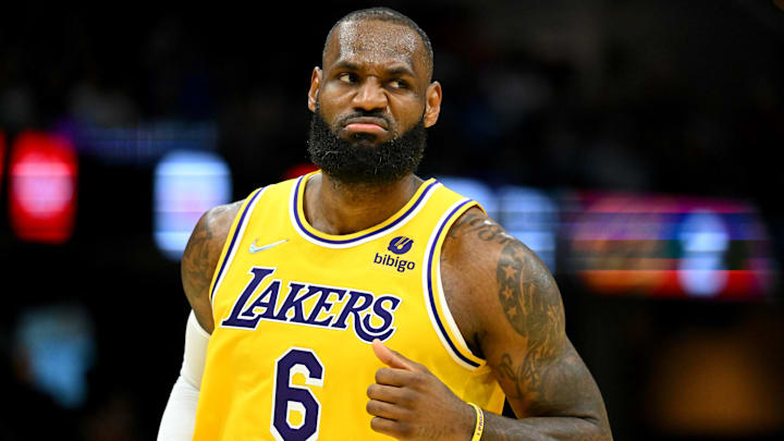 James terminó con 32 puntos en la victoria de los Lakers