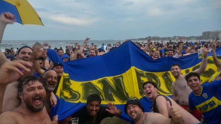Les supporters de Boca Juniors font monter la température avant la finale