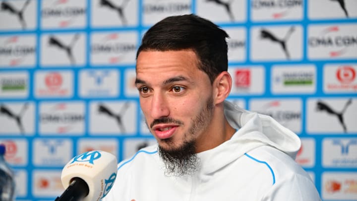 Ismael Bennacer a tenu une séance de dédicace ce mardi 18 février.