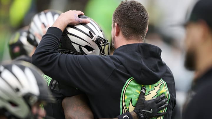 Dan Lanning has said often that he has everything he needs to succeed at Oregon and has no intention of leaving, but national experts can't help themselves from speculating. Dan Lanning has said often that he has everything he needs to succeed at Oregon and has no intention of leaving, but national experts can't help themselves from speculating.