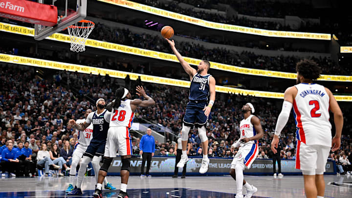 Dec 18, 2025; Dallas, Texas, USA; Dallas Mavericks guard Klay Thompson (31) drives to the basket during the game between the Pistons and Mavericks at the American Airlines Center. Mandatory Credit: Jerome Miron-Imagn Images