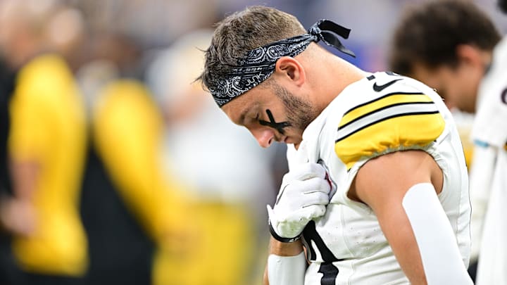 Sep 29, 2024; Indianapolis, Indiana, USA; Pittsburgh Steelers wide receiver Scotty Miller (13) bows his head during the national anthem before the game against the Indianapolis Colts at Lucas Oil Stadium. Mandatory Credit: Marc Lebryk-Imagn Images Sep 29, 2024; Indianapolis, Indiana, USA; Pittsburgh Steelers wide receiver Scotty Miller (13) bows his head during the national anthem before the game against the Indianapolis Colts at Lucas Oil Stadium. Mandatory Credit: Marc Lebryk-Imagn Images