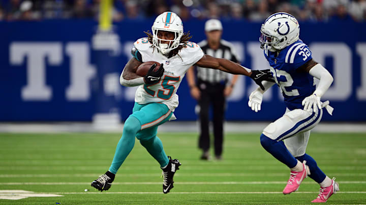Miami Dolphins running back Jaylen Wright (25) tries to outrun Indianapolis Colts safety Julian Blackmon (32) during the second half at Lucas Oil Stadium. 