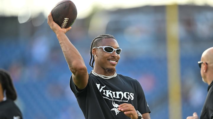 Aug 22, 2025; Nashville, Tennessee, USA; Minnesota Vikings wide receiver Justin Jefferson (18) throws to a fan against the Tennessee Titan during pre-game warmups at Nissan Stadium. Aug 22, 2025; Nashville, Tennessee, USA; Minnesota Vikings wide receiver Justin Jefferson (18) throws to a fan against the Tennessee Titan during pre-game warmups at Nissan Stadium.