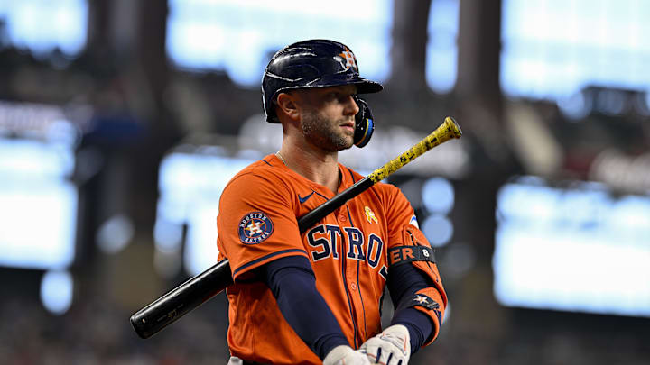 Houston Astros first baseman Christian Walker walks to the on-deck circle during the game between the Texas Rangers and Astro