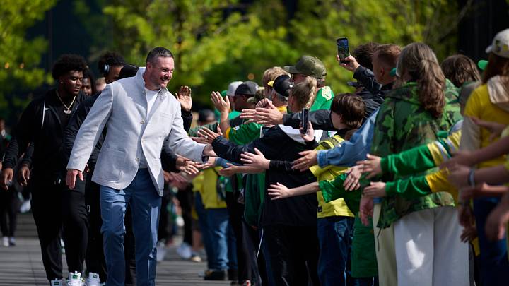 Sep 5, 2026; Eugene, Oregon, USA; Oregon Ducks head coach Dan Lanning greets fans before a game against the Boise State Broncos at Autzen Stadium. Mandatory Credit: Troy Wayrynen-Imagn Images Sep 5, 2026; Eugene, Oregon, USA; Oregon Ducks head coach Dan Lanning greets fans before a game against the Boise State Broncos at Autzen Stadium. Mandatory Credit: Troy Wayrynen-Imagn Images