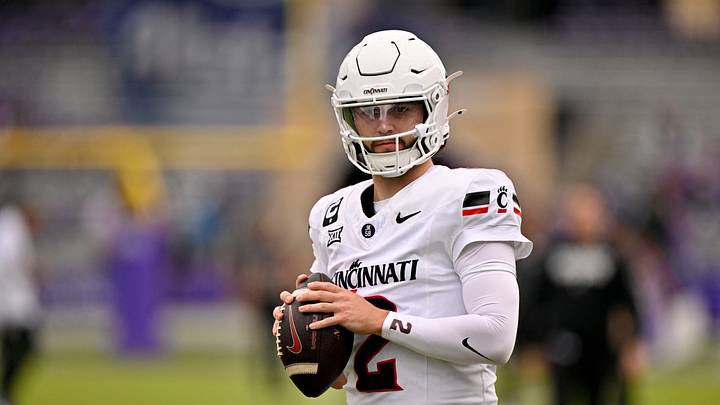 Nov 29, 2025; Fort Worth, Texas, USA; Cincinnati Bearcats quarterback Brendan Sorsby (2) warms up before the game against the TCU Horned Frogs at Amon G. Carter Stadium. Mandatory Credit: Jerome Miron-Imagn Images Nov 29, 2025; Fort Worth, Texas, USA; Cincinnati Bearcats quarterback Brendan Sorsby (2) warms up before the game against the TCU Horned Frogs at Amon G. Carter Stadium. Mandatory Credit: Jerome Miron-Imagn Images