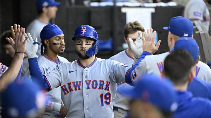 Aug 22, 2026; Chicago, Illinois, USA; New York Mets third base Bo Bichette (19) celebrates with teammates in the dugout after hitting a home run during the third inning against the Chicago White Sox at Rate Field. Mandatory Credit: Matt Marton-Imagn Images Aug 22, 2026; Chicago, Illinois, USA; New York Mets third base Bo Bichette (19) celebrates with teammates in the dugout after hitting a home run during the third inning against the Chicago White Sox at Rate Field. Mandatory Credit: Matt Marton-Imagn Images