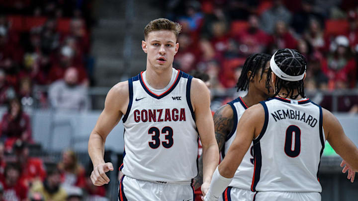 Gonzaga seniors Ben Gregg (33) and Ryan Nembhard (0).