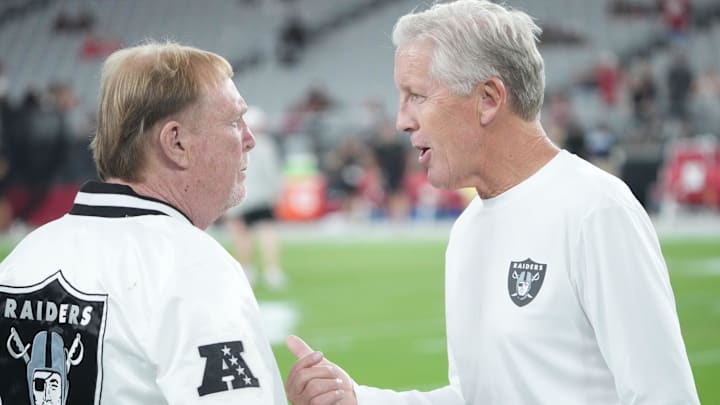 Aug 23, 2025; Glendale, Arizona, USA; Las Vegas Raiders head coach Pete Carroll (right) and owner Mark Davis talk before the game against the Arizona Cardinals at State Farm Stadium. Mandatory Credit: Joe Camporeale-Imagn Images Aug 23, 2025; Glendale, Arizona, USA; Las Vegas Raiders head coach Pete Carroll (right) and owner Mark Davis talk before the game against the Arizona Cardinals at State Farm Stadium. Mandatory Credit: Joe Camporeale-Imagn Images