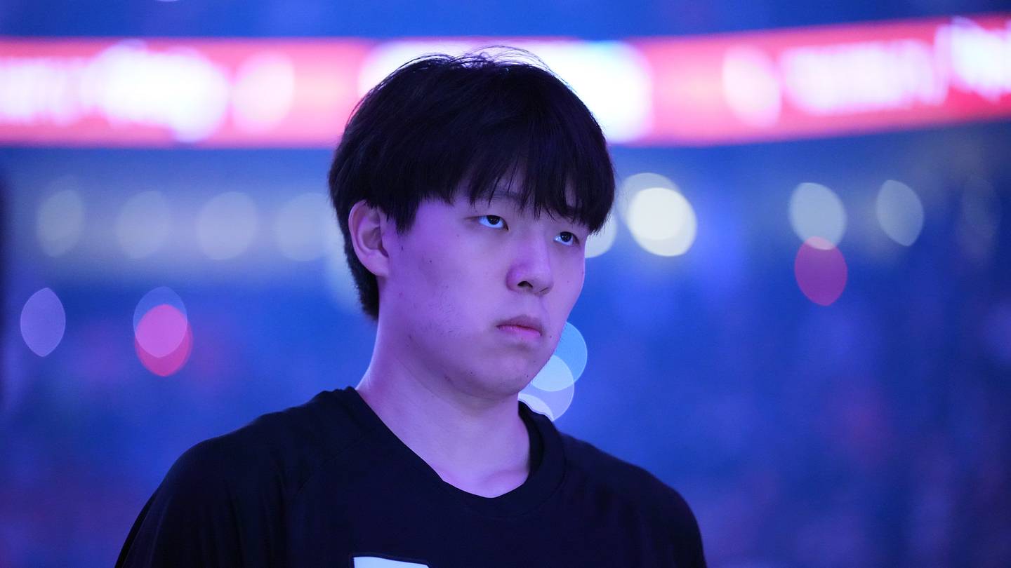 Blazers' crowded frontcourt has no room for Yang Hansen this season