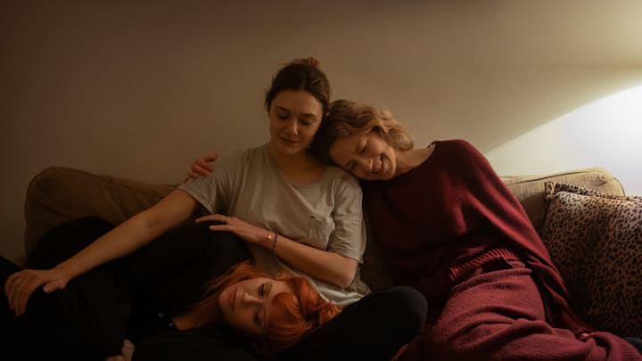 Elizabeth Olsen, Carrie Coon, and Natasha Lyonne in His Three Daughters - Netflix
