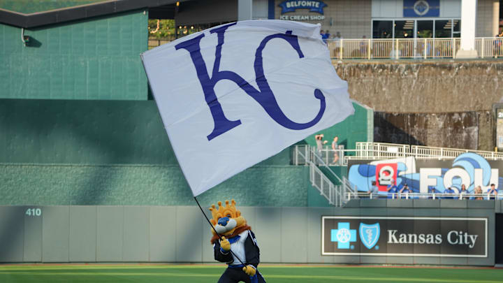 Sep 6, 2025; Kansas City, Missouri, USA; The Kansas City Royals mascot Sluggerrr waves a large flag prior to a game between the Kansas City Royals and Minnesota Twins at Kauffman Stadium. Mandatory Credit: Denny Medley-Imagn Images Sep 6, 2025; Kansas City, Missouri, USA; The Kansas City Royals mascot Sluggerrr waves a large flag prior to a game between the Kansas City Royals and Minnesota Twins at Kauffman Stadium. Mandatory Credit: Denny Medley-Imagn Images