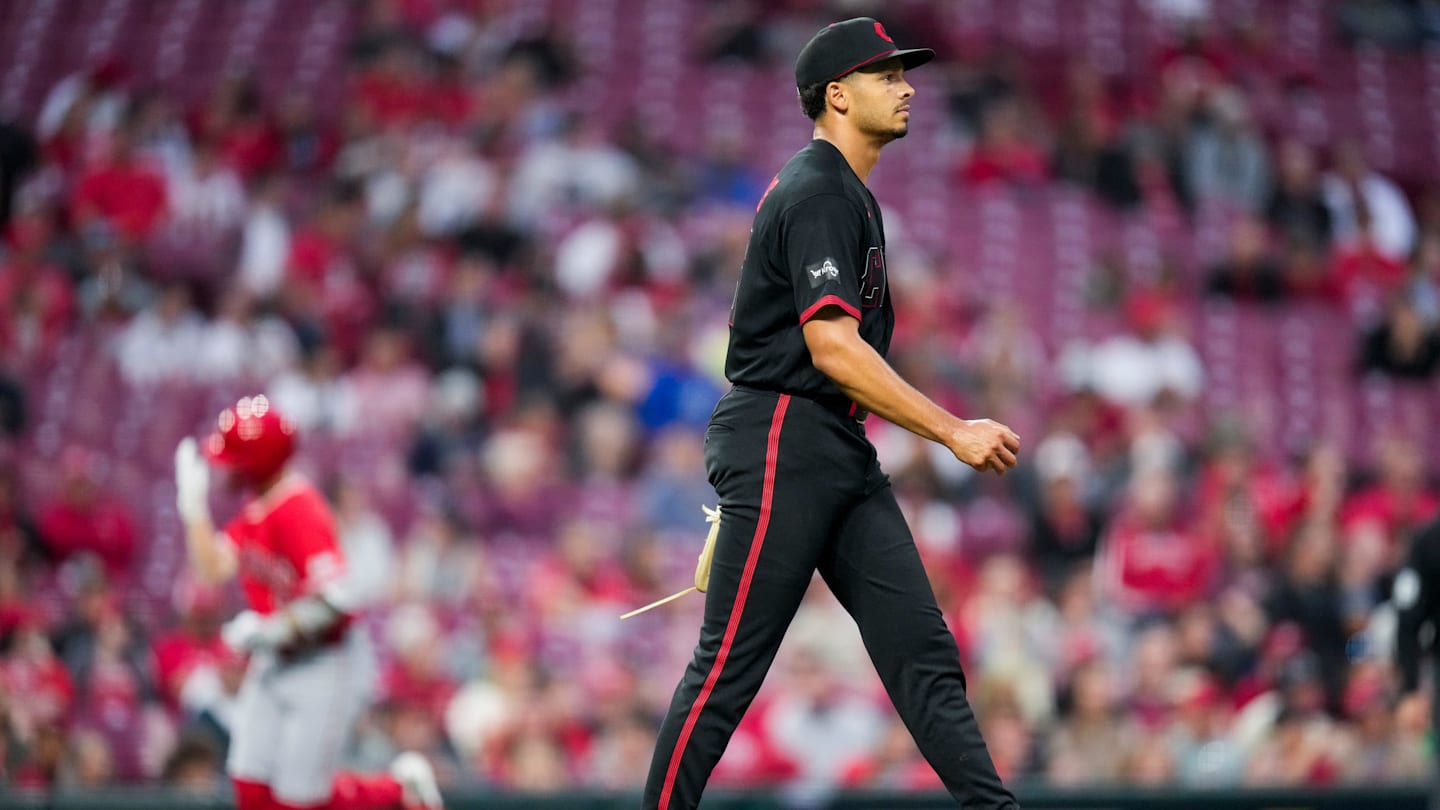 Bats Go Quiet Again as Reds Fall to Angels