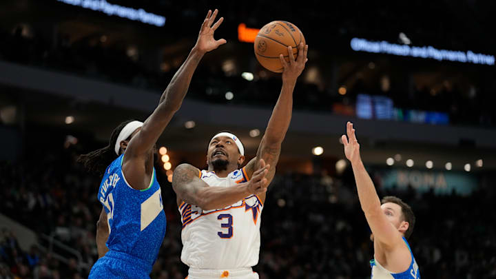 Phoenix Suns v Milwaukee Bucks