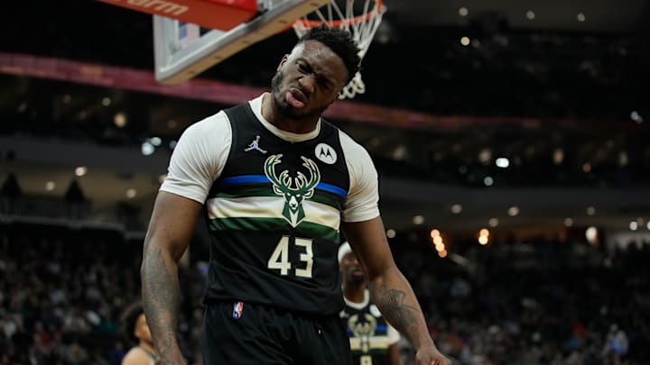 Los Angeles Clippers v Milwaukee Bucks