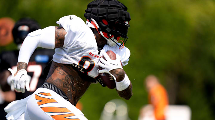 Cincinnati Bengals tight end Irv Smith Jr. (81) runs with the ball at the Cincinnati Bengals NFL